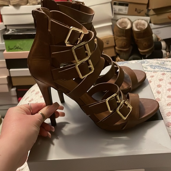 Heels - Picture 2 of 4